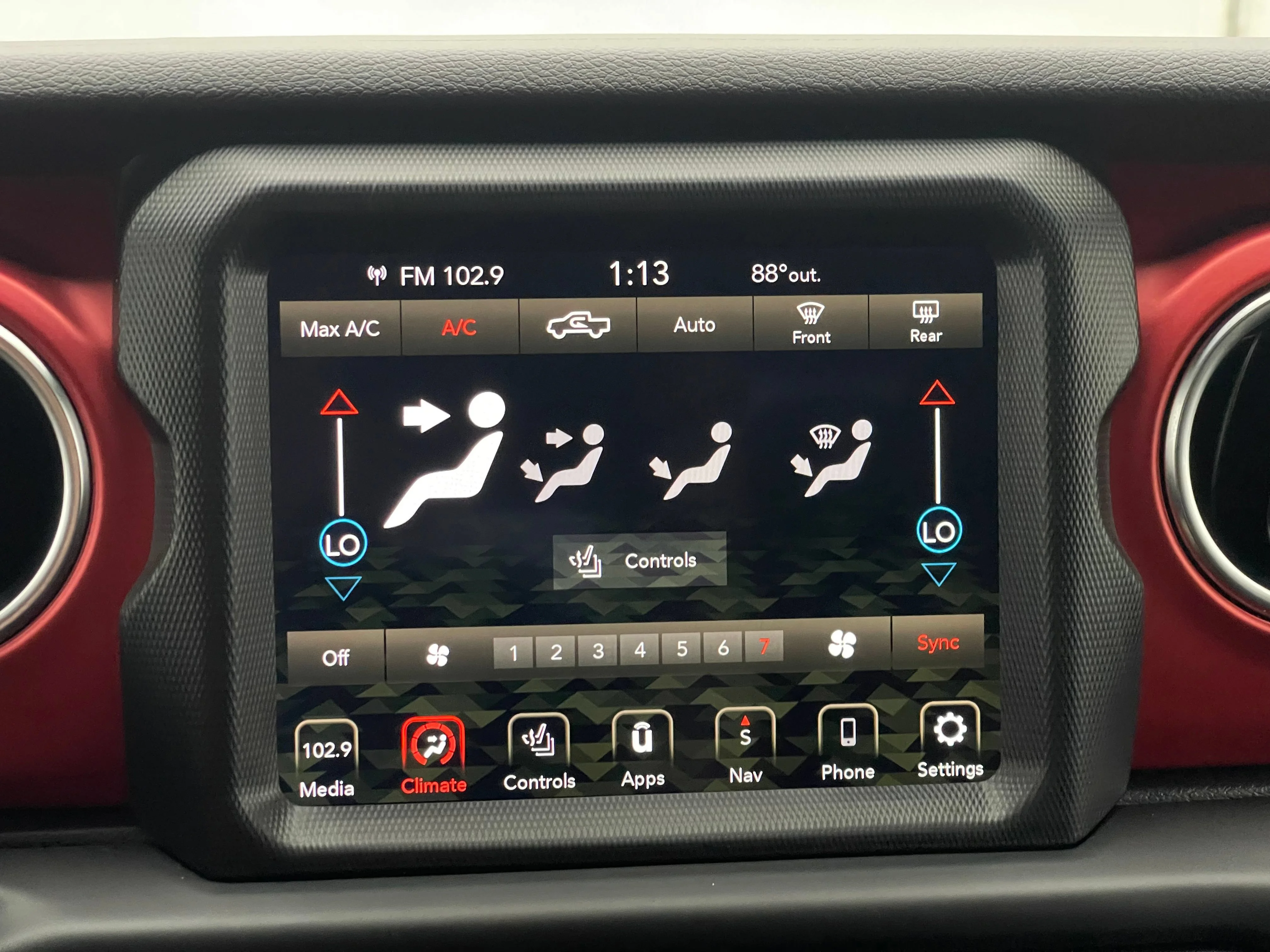 Used 2021  Jeep Rubicon image 25