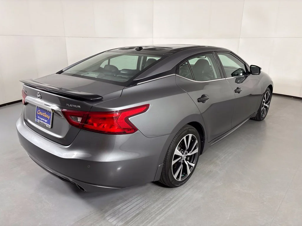 Used 2016 Gray Nissan Platinum image 8