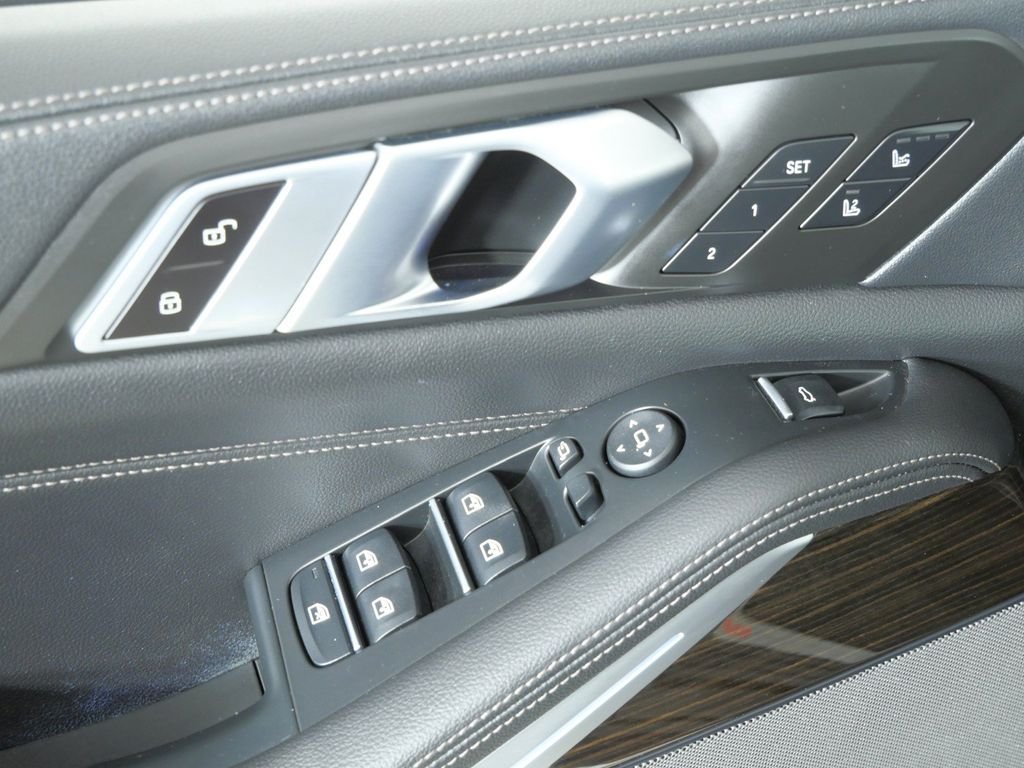 Used 2020 Jet Black BMW xDrive40i image 34