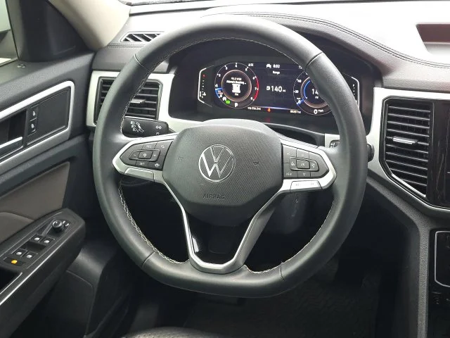 Used 2022  Volkswagen 3.6L V6 SE w/Technology image 37