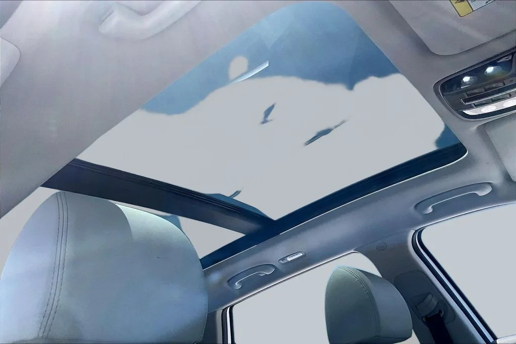 Used 2020 White Kia SX image 26