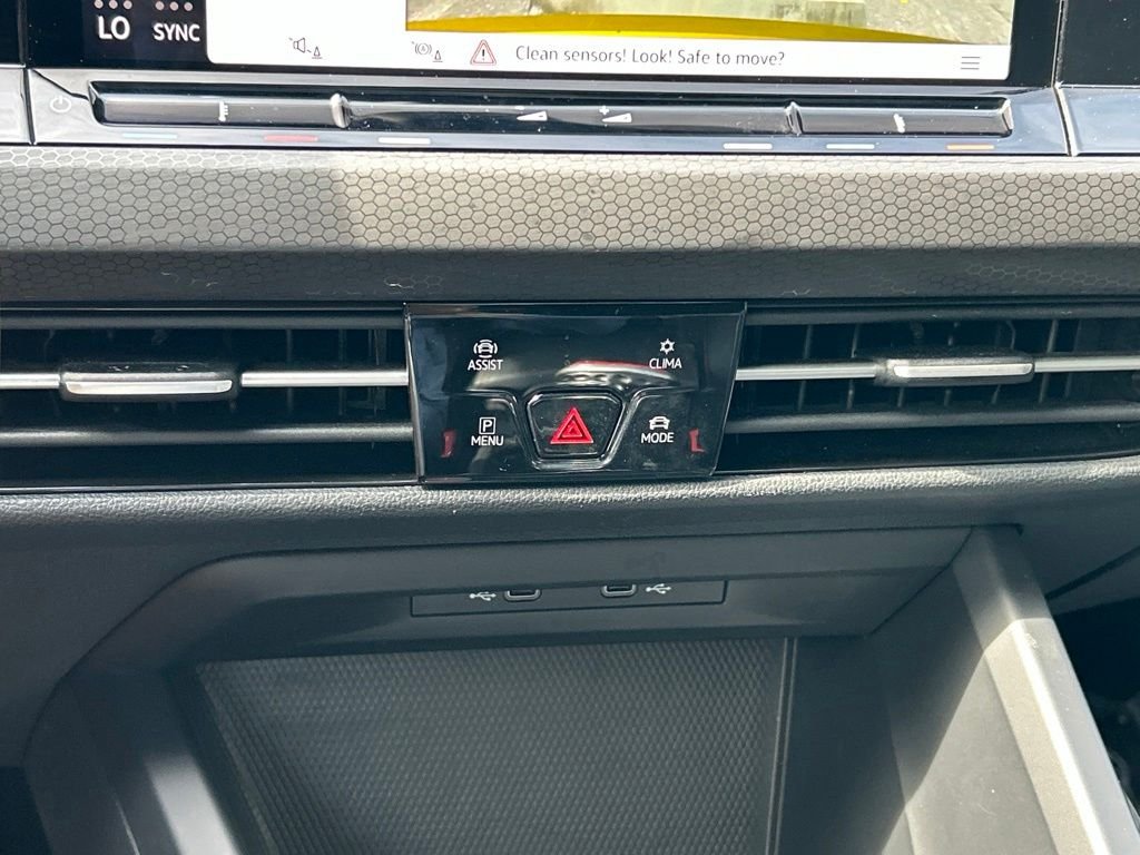 Used 2022  Volkswagen Autobahn image 37