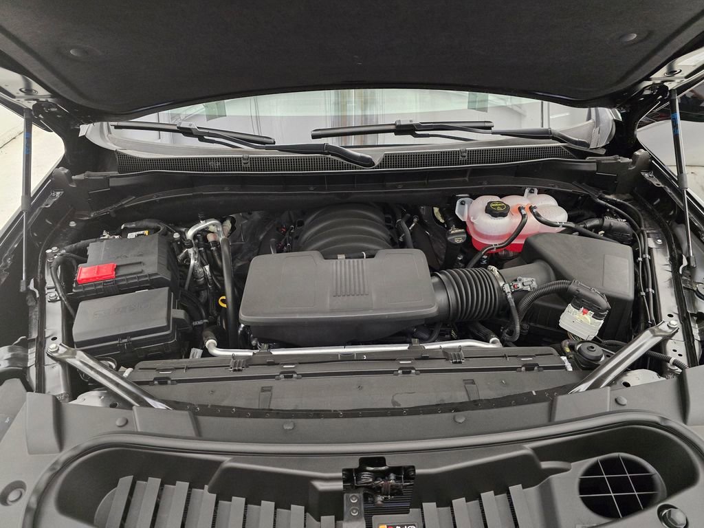 2025 Chevrolet Suburban Z71 - Photo 38