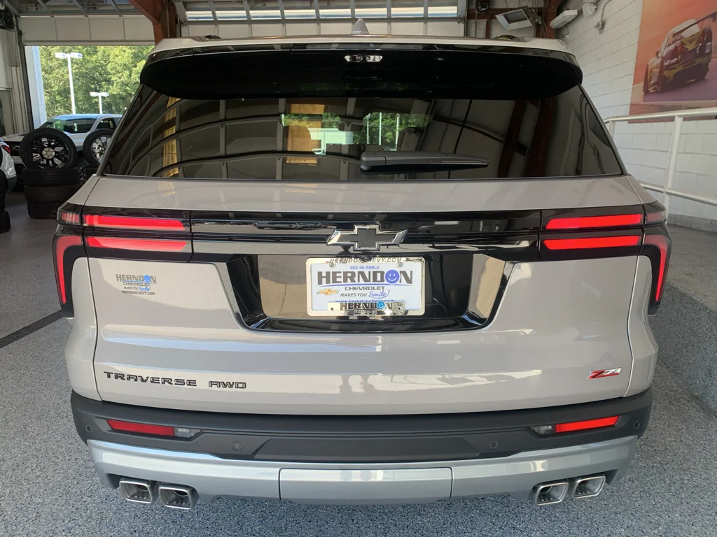 2027 Chevrolet Traverse Z71 - Photo 7
