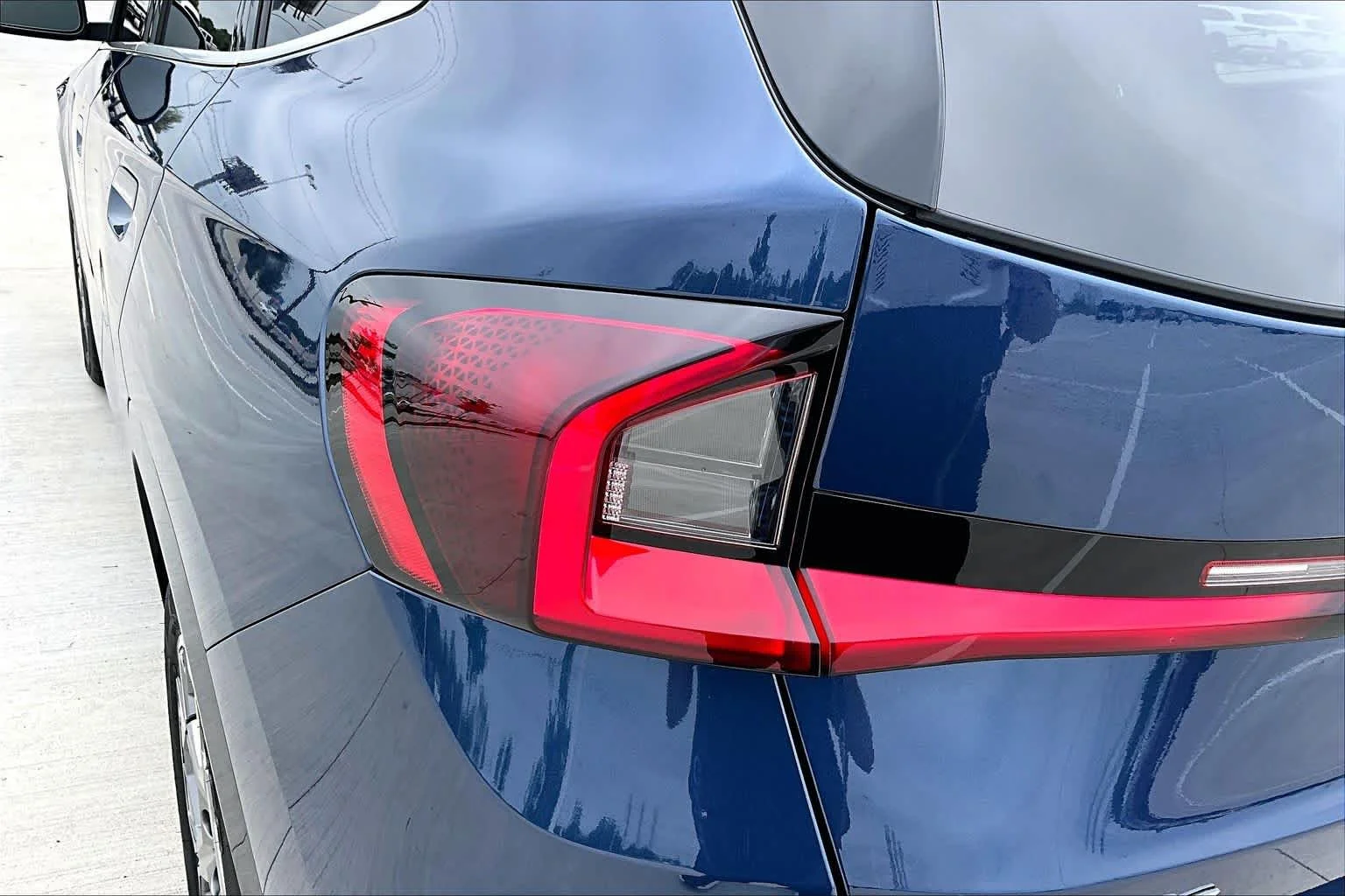Used 2023 Phytonic Blue Metallic BMW xDrive28i image 25