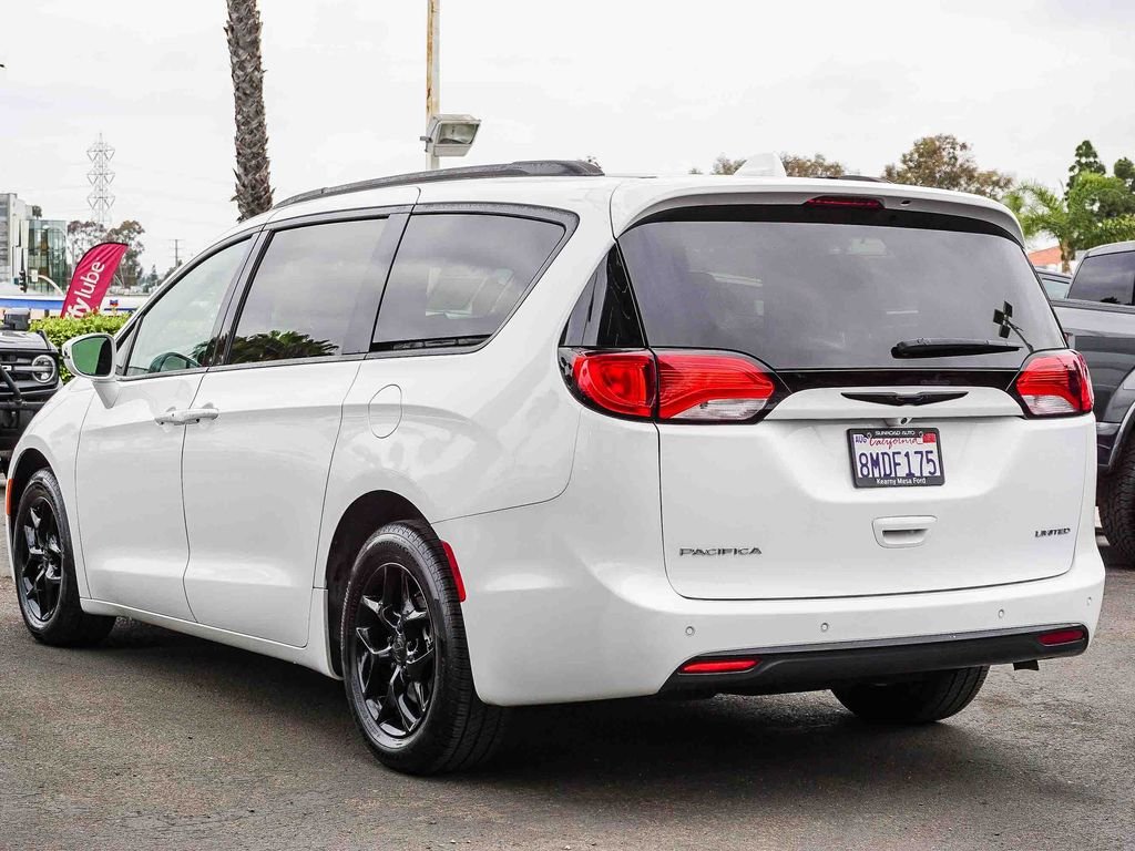 Used 2018 White Chrysler Limited image 5