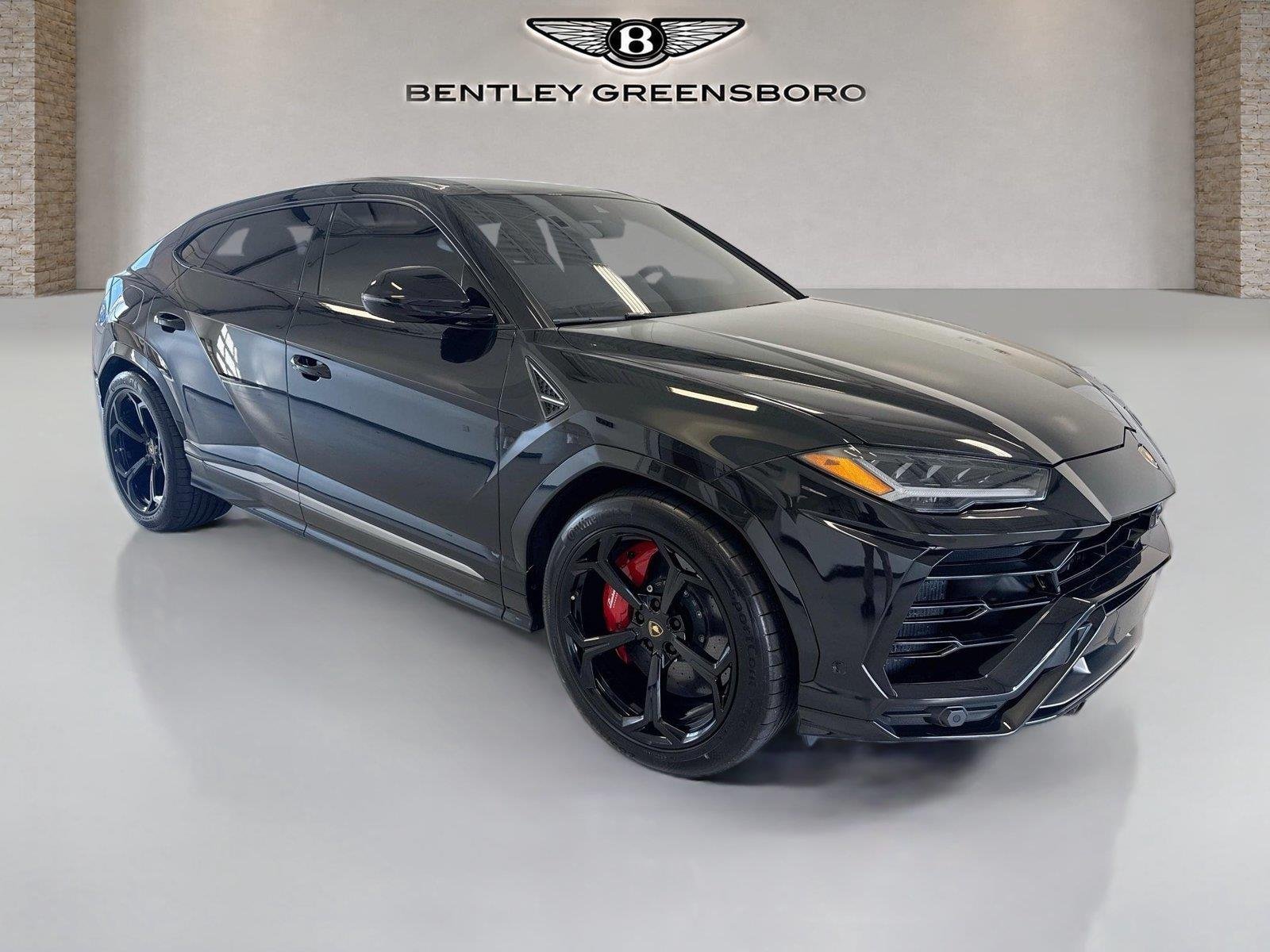 Used 2020 Nero Helene Metallic Lamborghini Base image 7