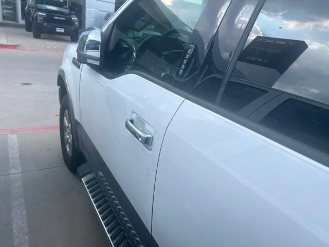 Used 2018 White Ford XL image 7