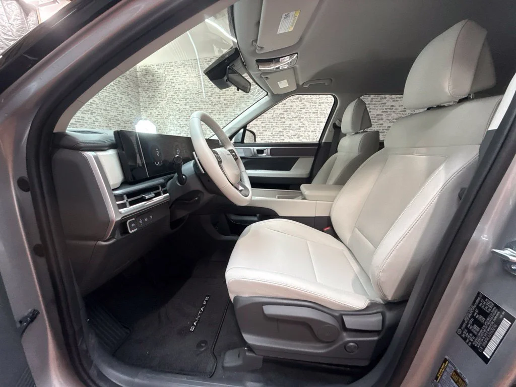 New 2027 Shimmering Silver Hyundai SE image 22
