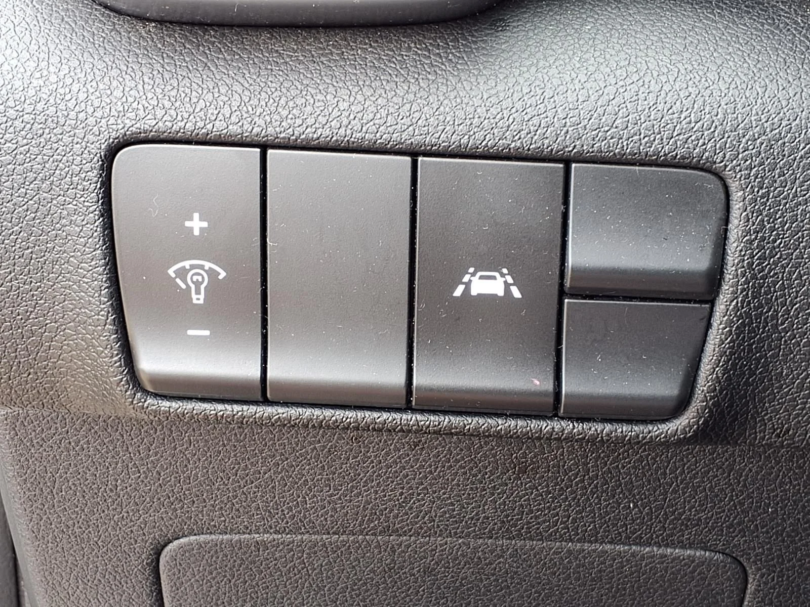 Used 2021 White Kia LX image 23