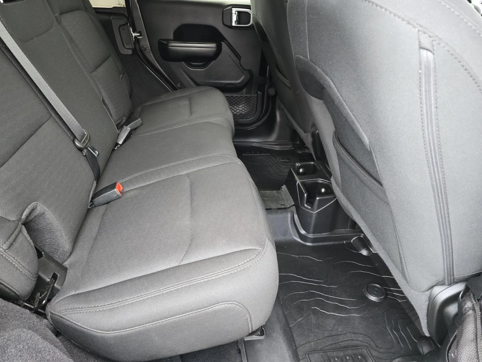 Used 2020 Granite Crystal Metallic Clearcoat Jeep Willys image 19
