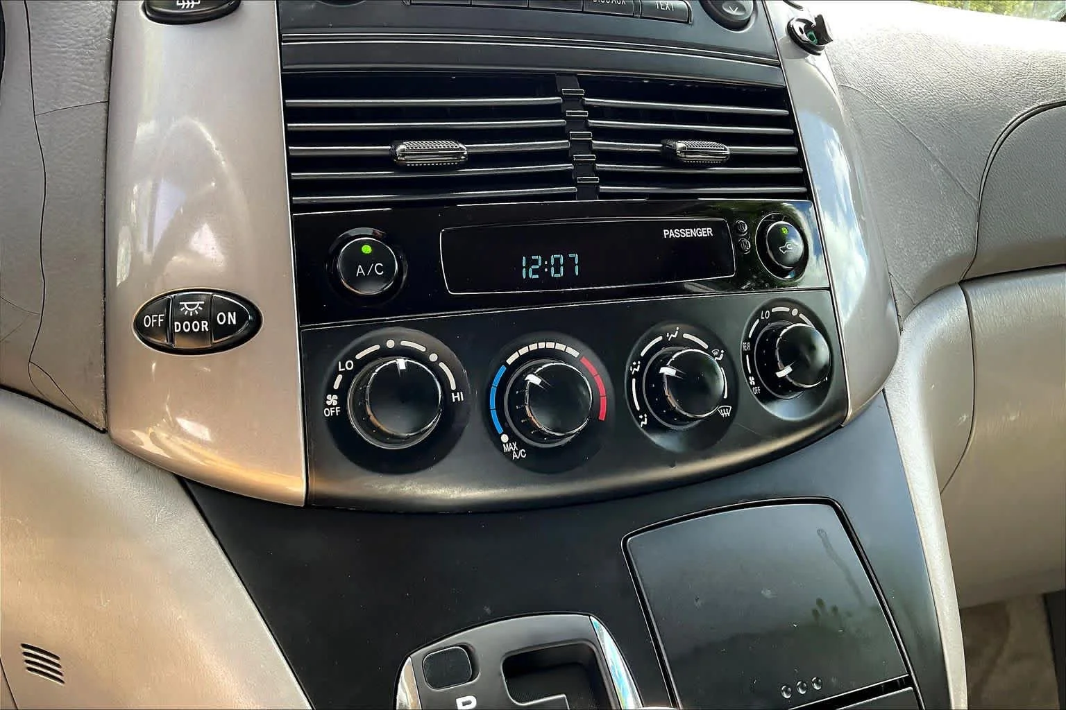 Used 2008 Natural White Toyota LE image 30