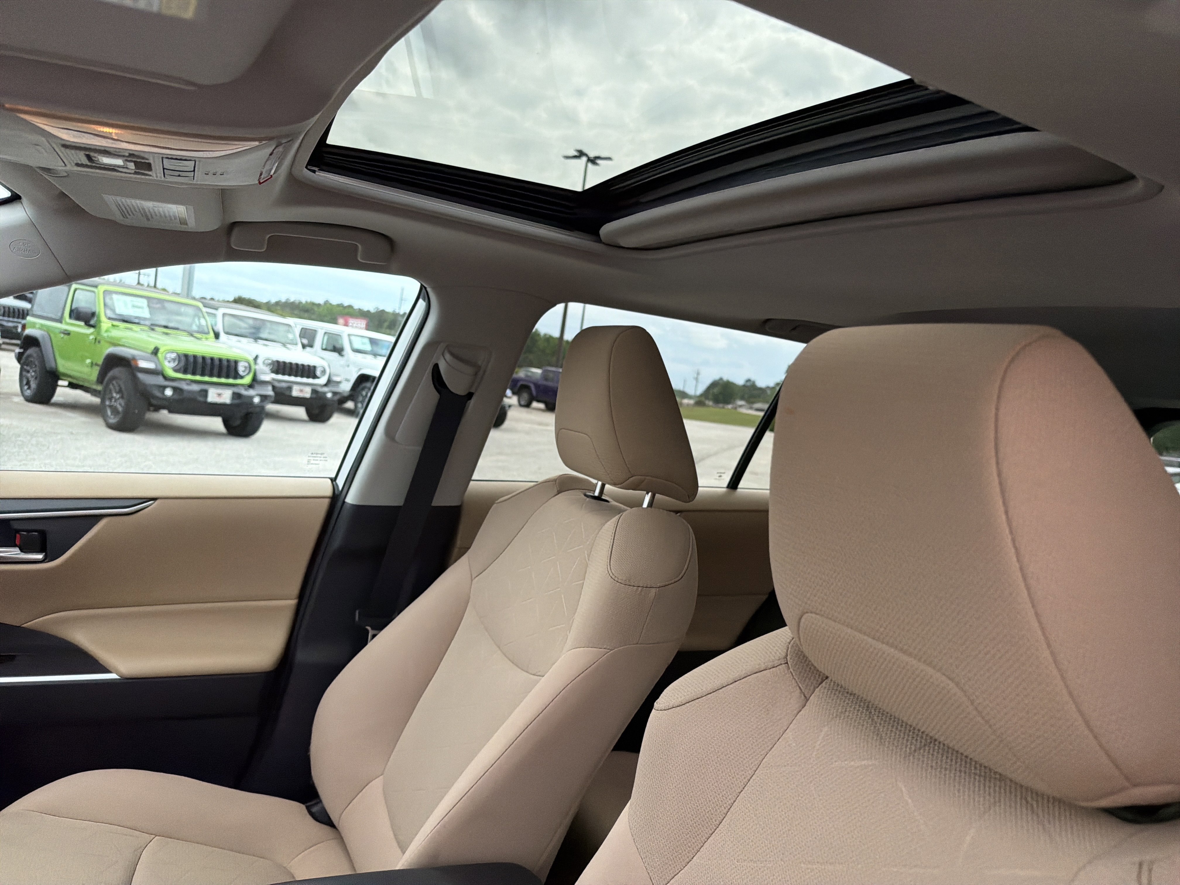 Used 2019 Super White Toyota XLE image 35