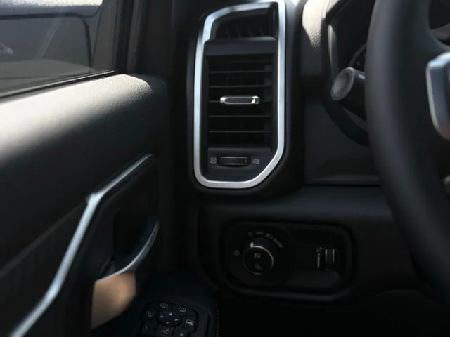 New 2026 Diamond Black Crystal Pearl-Coat Exterior Paint RAM Big Horn image 29