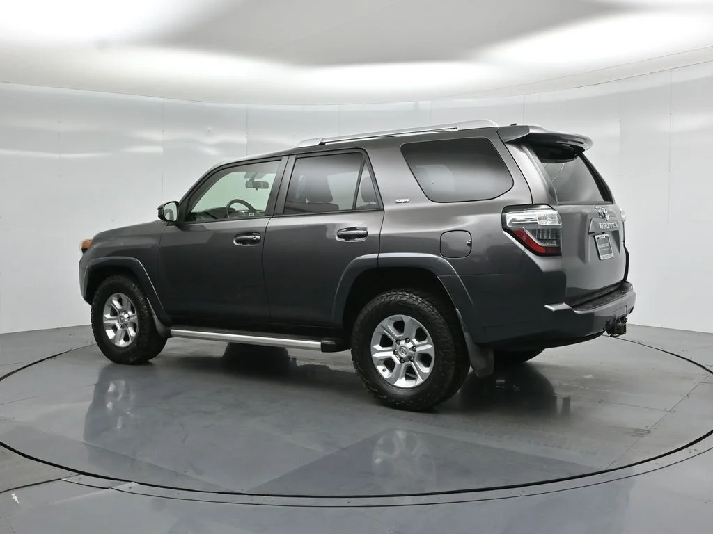 Used 2014 Gray Toyota SR5 image 6