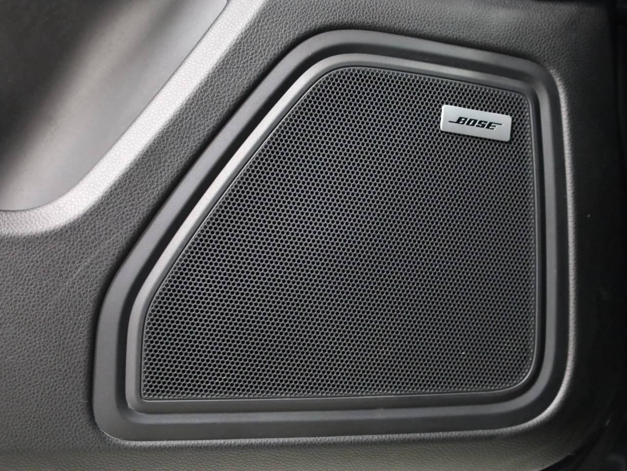 Used 2020 Vulcano Gray Metallic Porsche Macan image 17