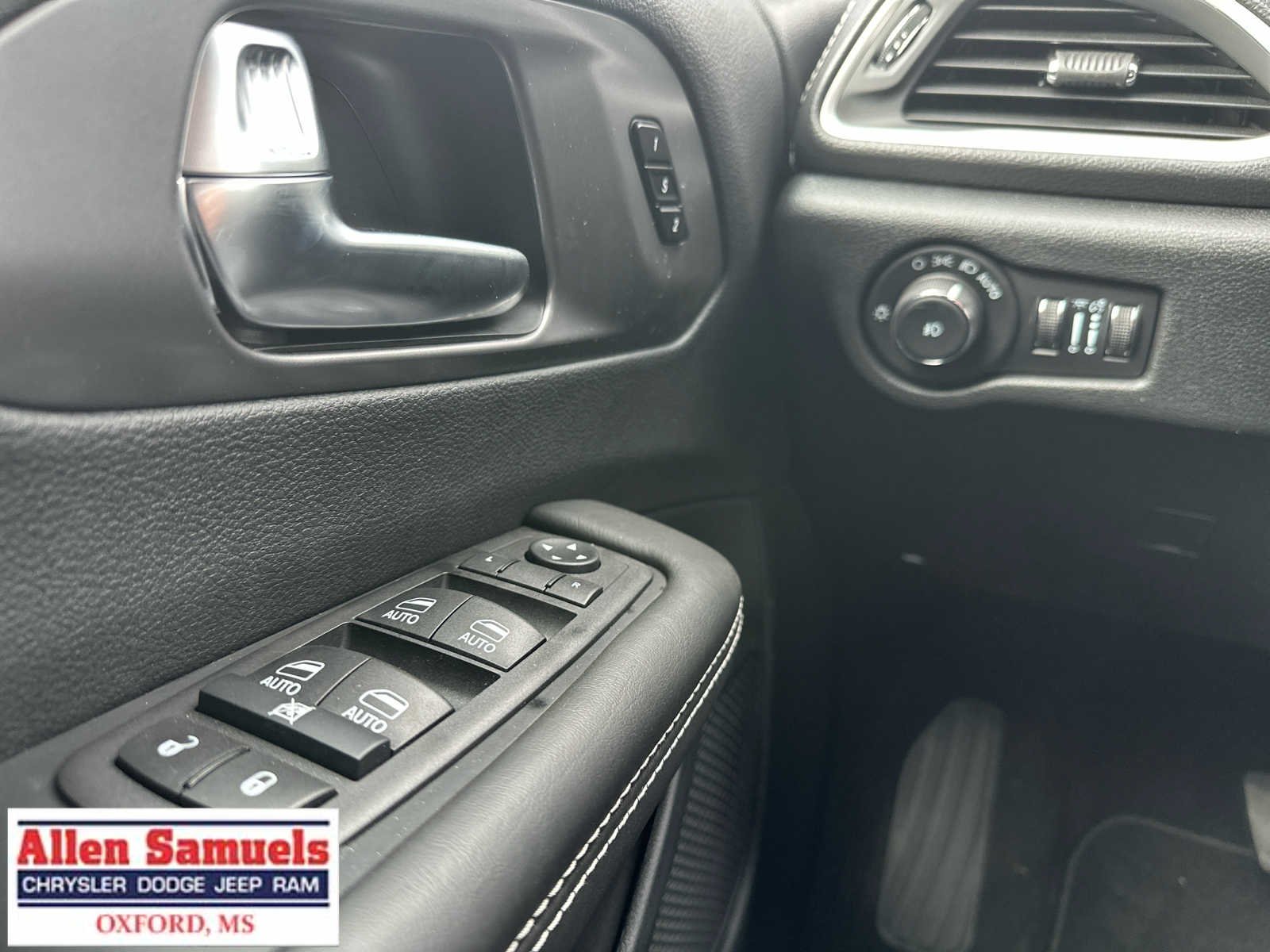 2026 Chrysler Pacifica Select - Photo 18
