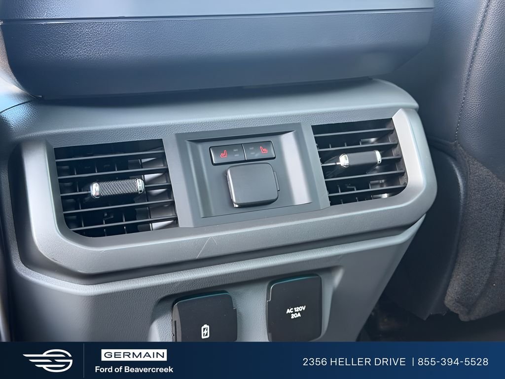 Used 2021  Ford Lariat image 25