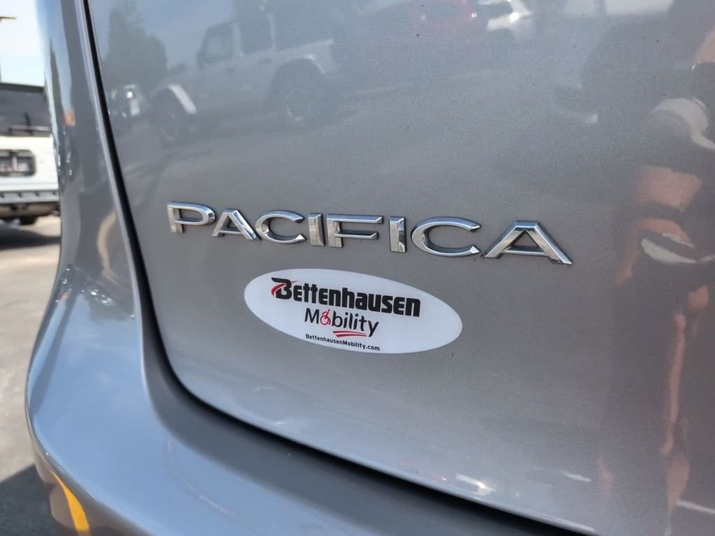 2018 Chrysler Pacifica Touring L Plus - Photo 6