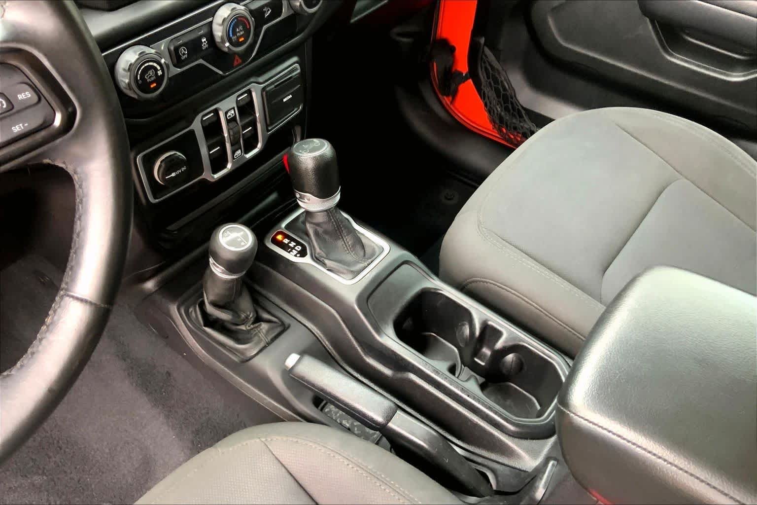 Used 2018 Punkn Metallic Clearcoat Jeep Sport S image 15