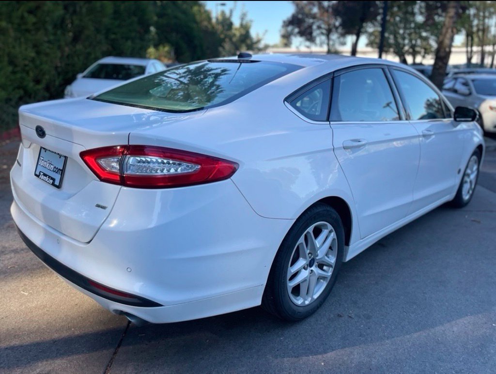 Used 2016 Oxford White Ford SE image 4