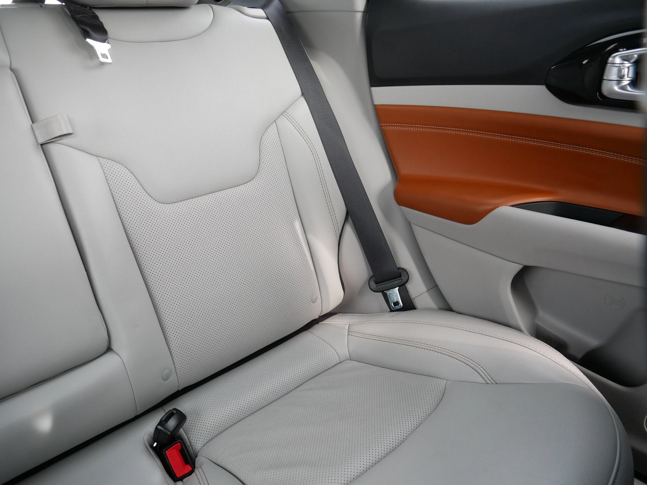 Used 2022 Velvet Red Pearlcoat Jeep Limited image 14