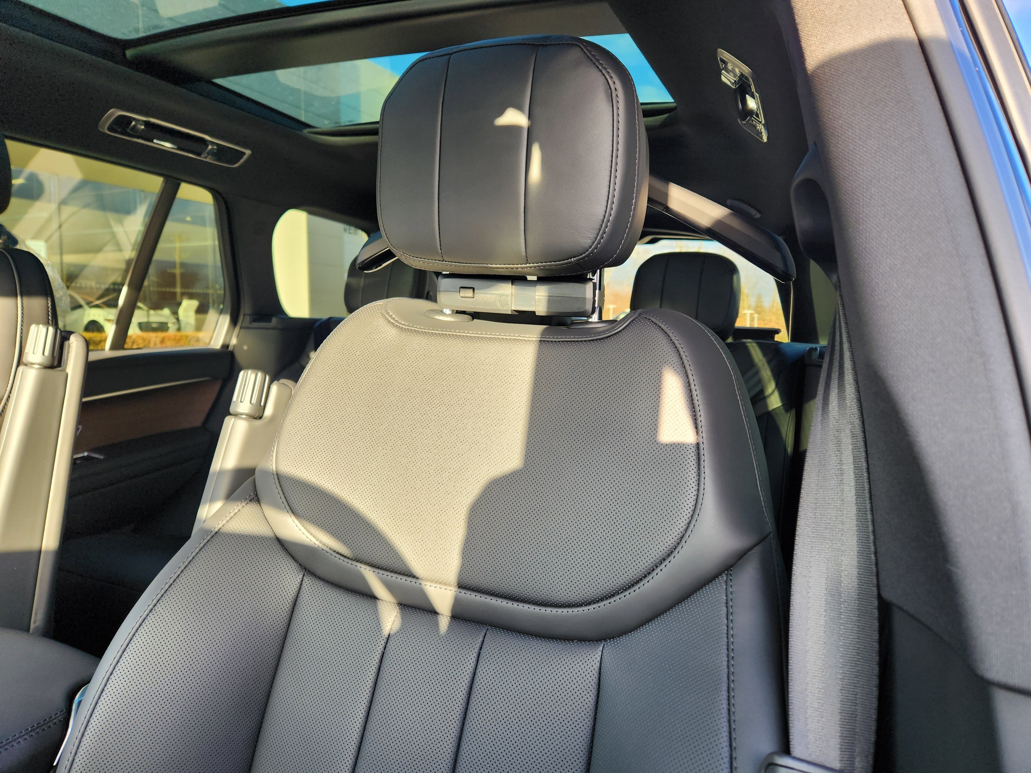 2026 Land Rover Range Rover SE - Photo 9