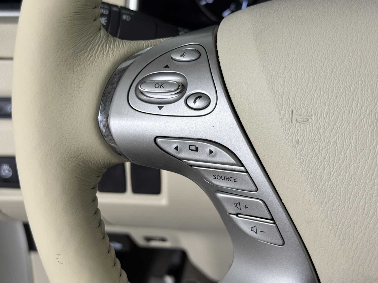 Used 2018 Pearl White Nissan Platinum image 23
