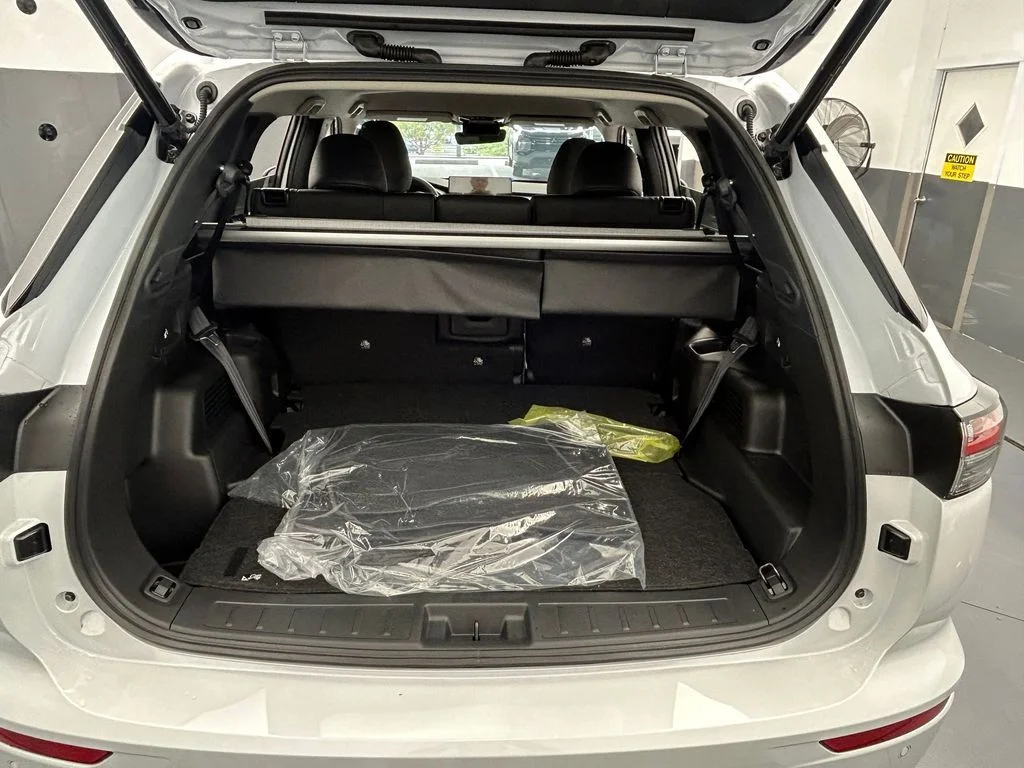 New 2026 Diamond White Mitsubishi SE image 43
