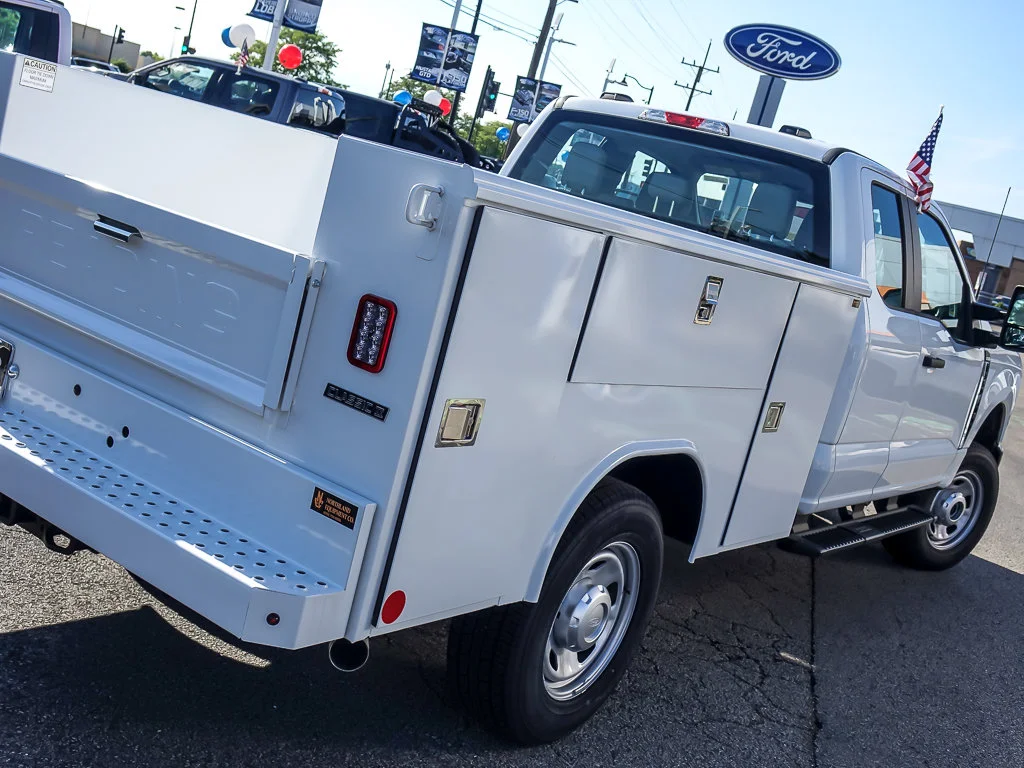 New 2026 Oxford White Ford XL image 8