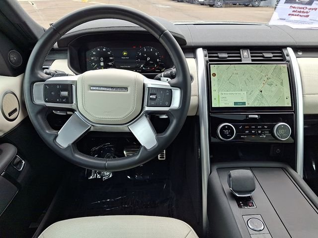 Used 2023 Santorini Black Land Rover Metropolitan Edition image 11