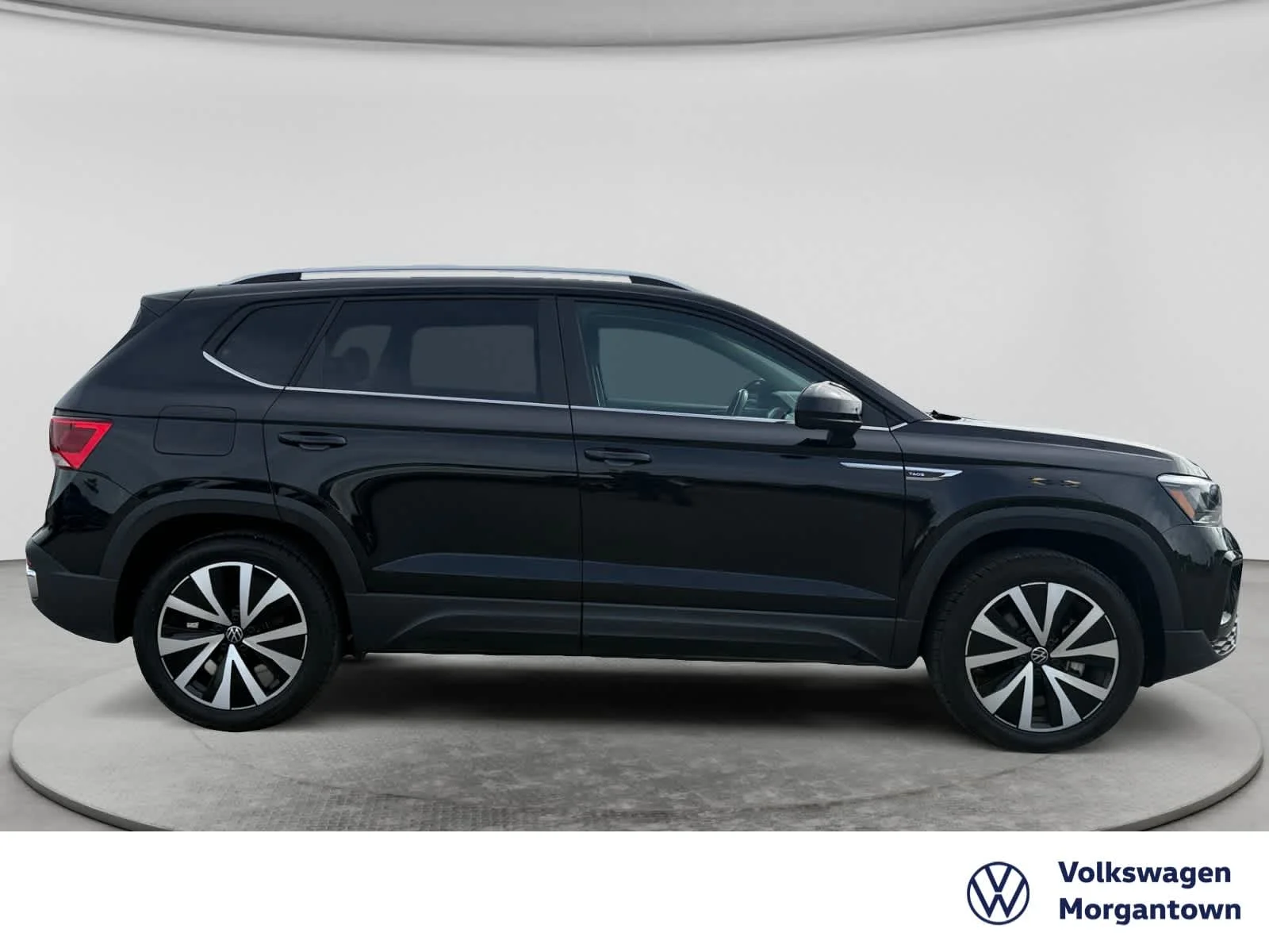 Used 2023 Deep Black Pearl Volkswagen SE image 4