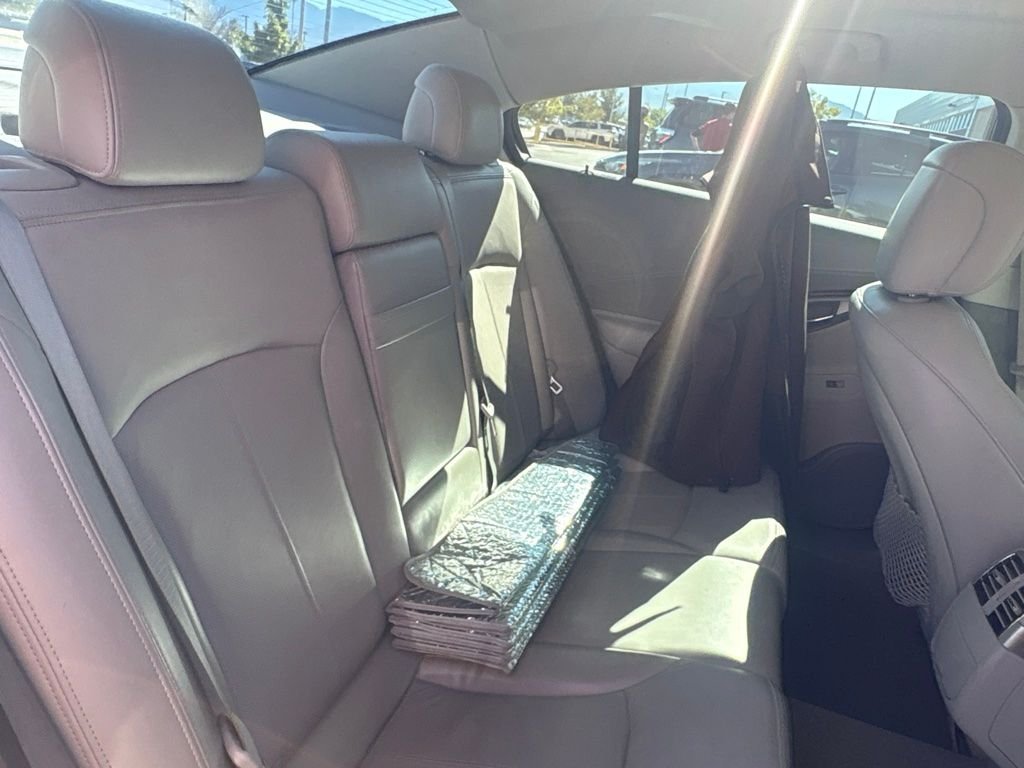 Used 2010 White Buick CXL image 9