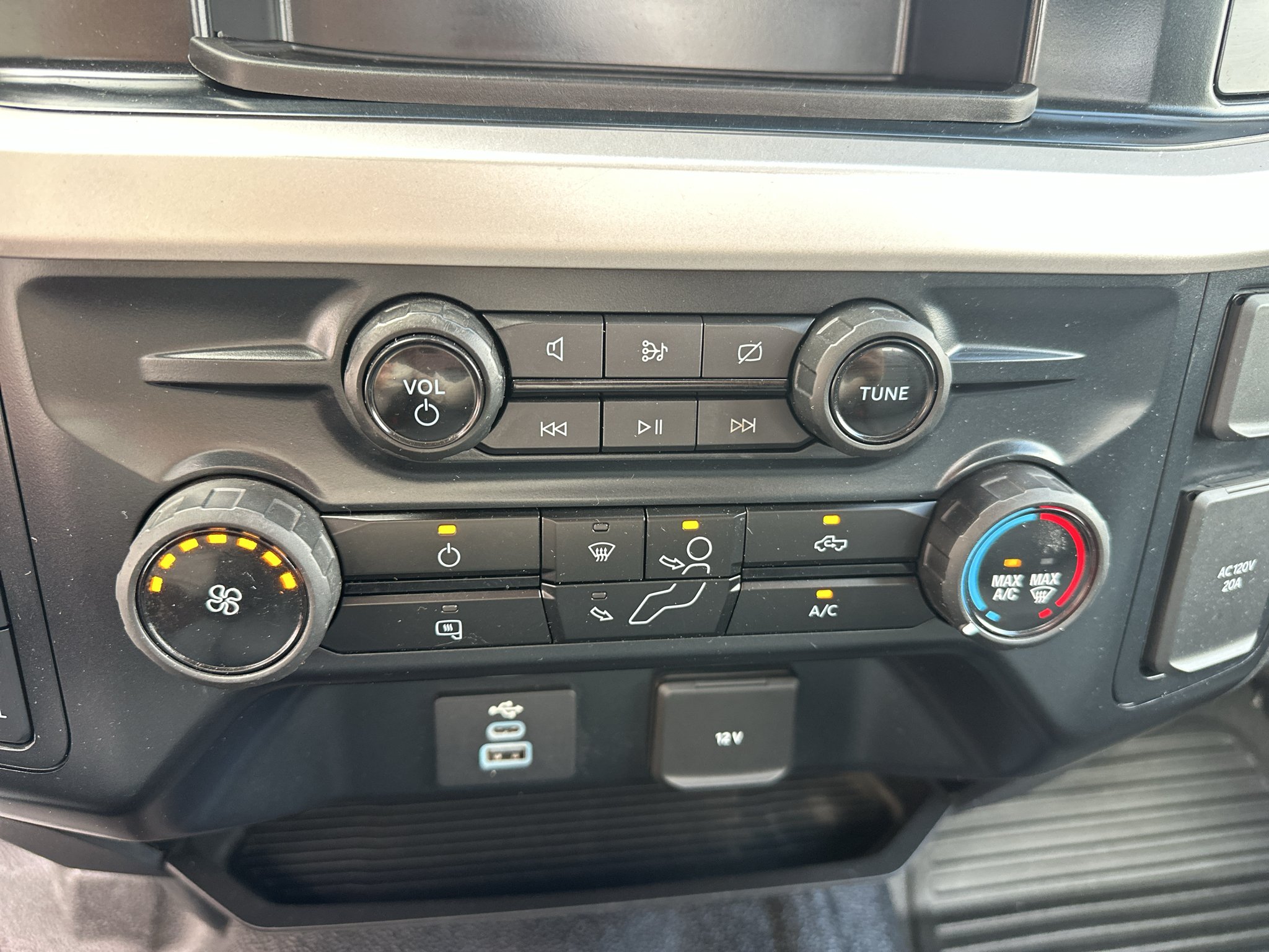 Used 2023 Oxford White Ford XL image 23