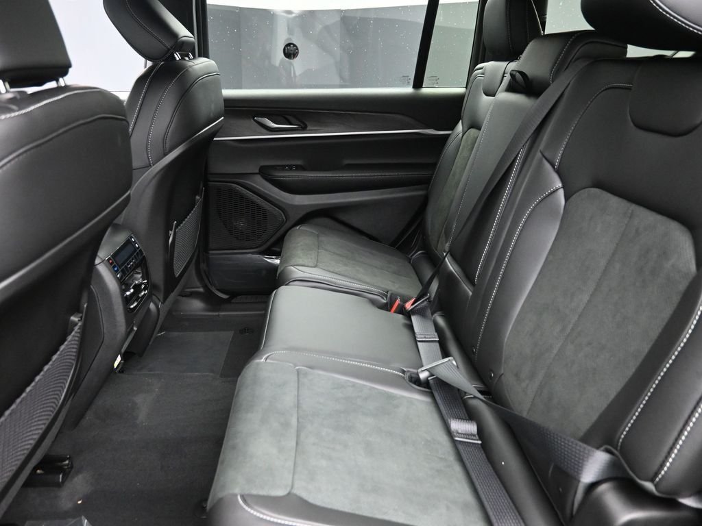 New 2026 Velvet Red Pearl-Coat Exterior Paint Jeep Altitude image 14