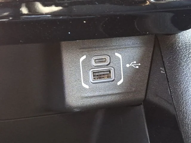 New 2026 Black Jeep Latitude image 20