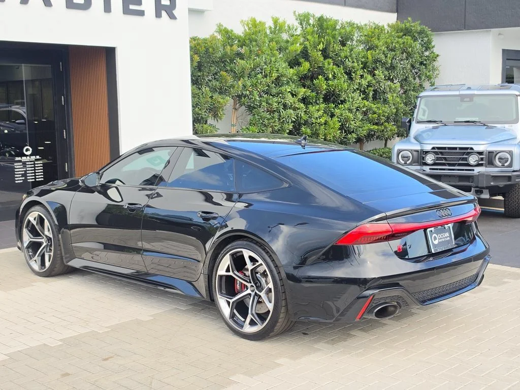 Used 2025 Mythos Black Metallic Audi 4.0T image 3