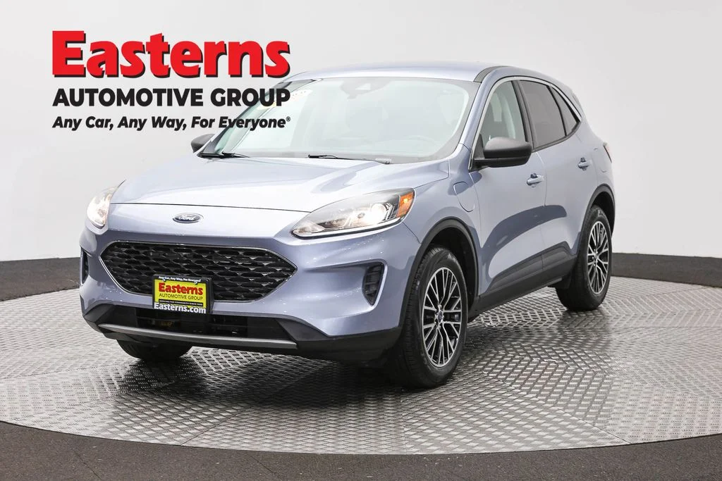 Used 2022 Blue Ford SE image 1