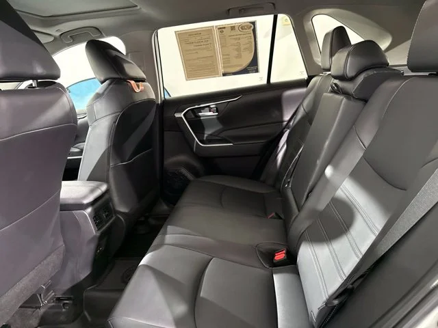 Used 2023  Toyota XLE Premium image 18