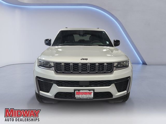 New 2026 Silver Zynith Exterior Paint Jeep Altitude image 8