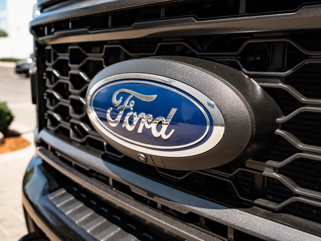 Used 2023 Agate Black Metallic Ford LARIAT image 3
