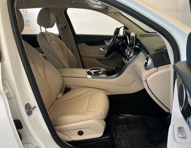 Used 2016 White Mercedes-Benz GLC 300 image 39