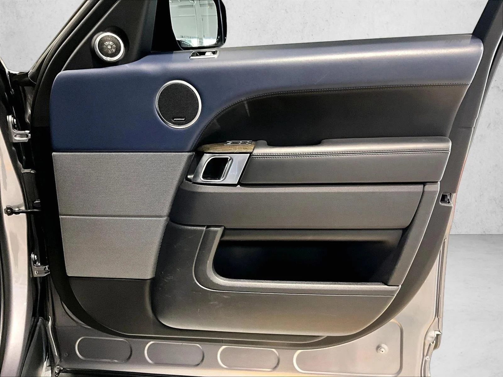Used 2020 Eiger Grey Metallic Land Rover HSE Dynamic image 19