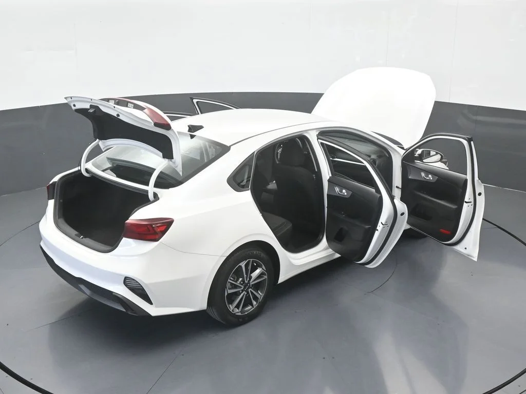 Used 2023 Snow White Pearl Kia LXS image 61