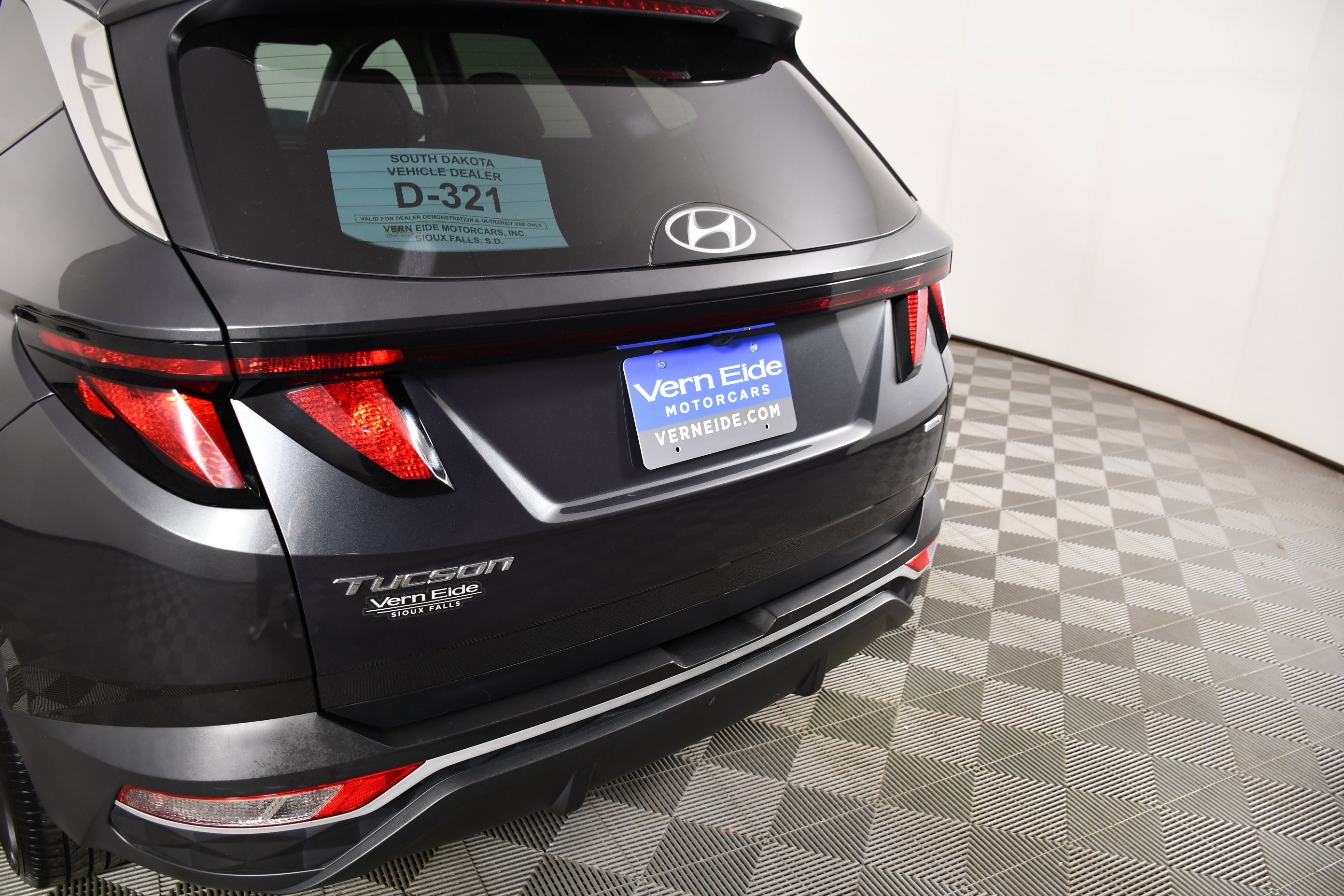Used 2024 Dark Gray Metallic Hyundai SEL image 15