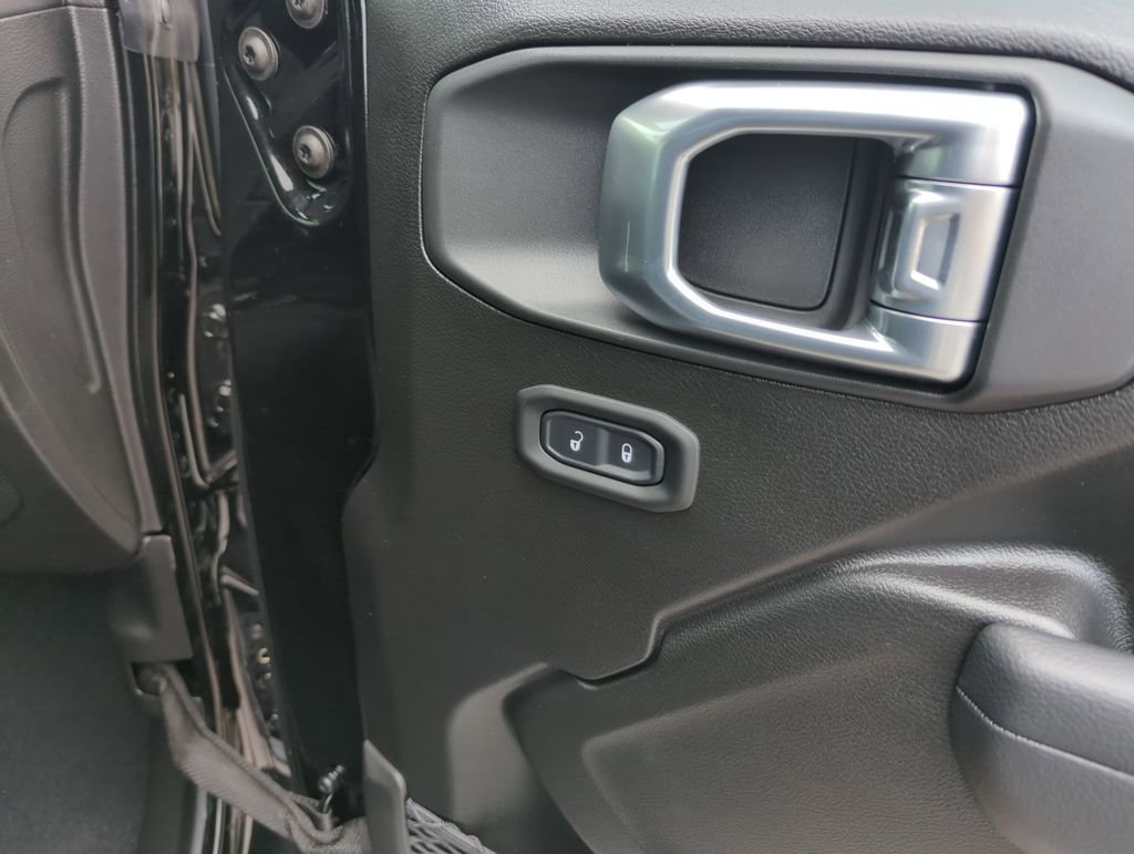 New 2026 Black Clear-Coat Exterior Paint Jeep Rubicon image 32