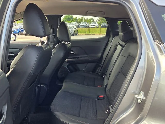 Used 2025 Gray Nissan SR image 6