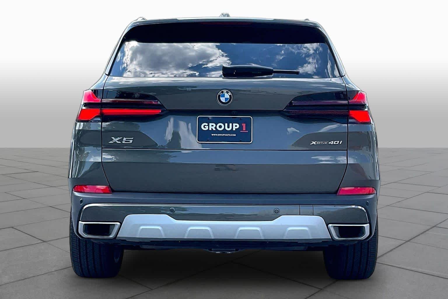 Used 2026 Manhattan Green Metallic BMW xDrive40i image 4