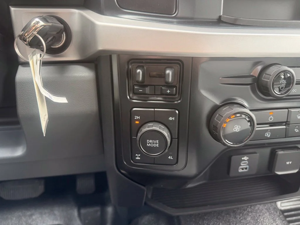 New 2026 Oxford White Ford F-250® XL image 27