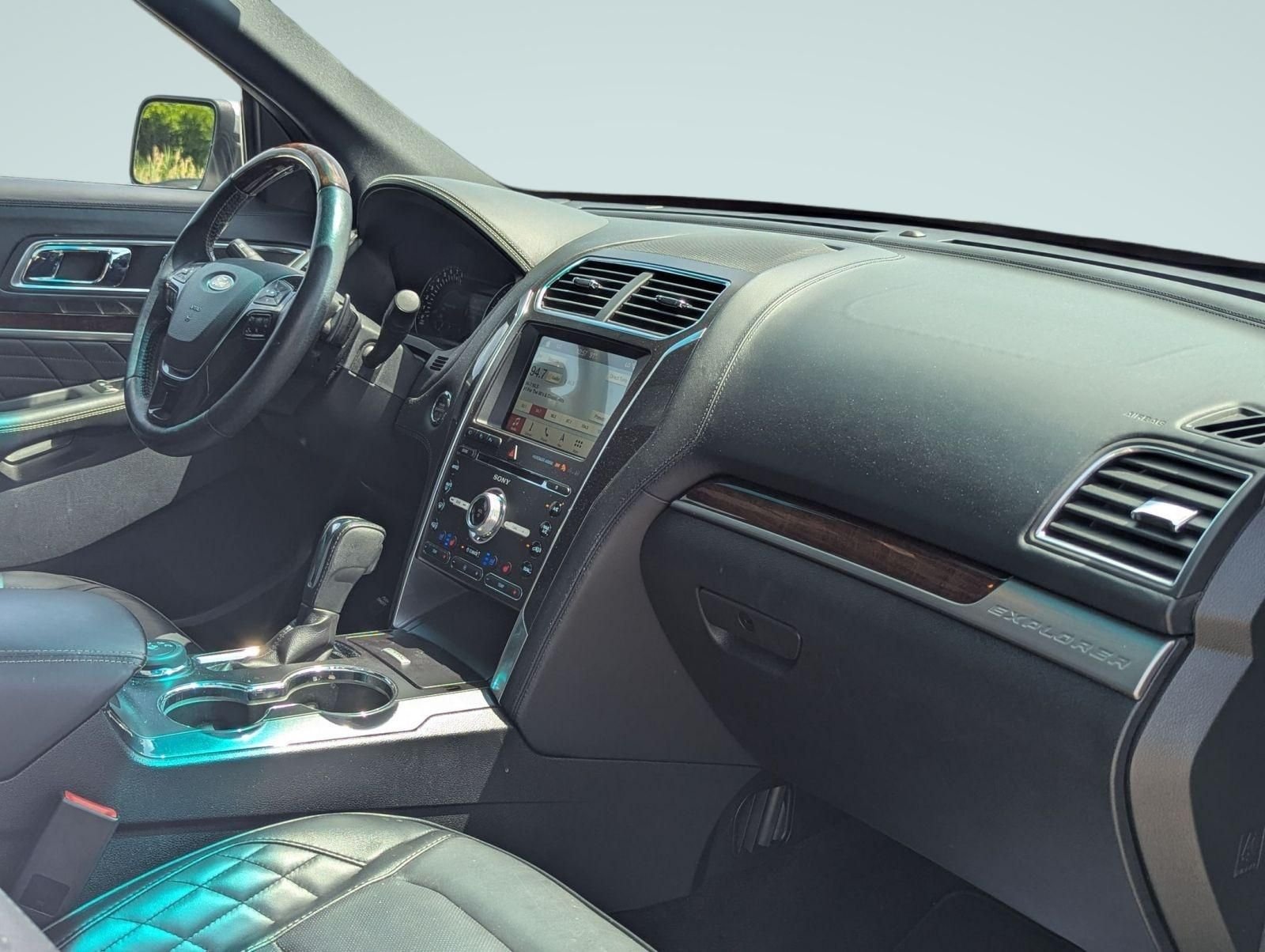 Used 2017 White Ford Platinum image 25